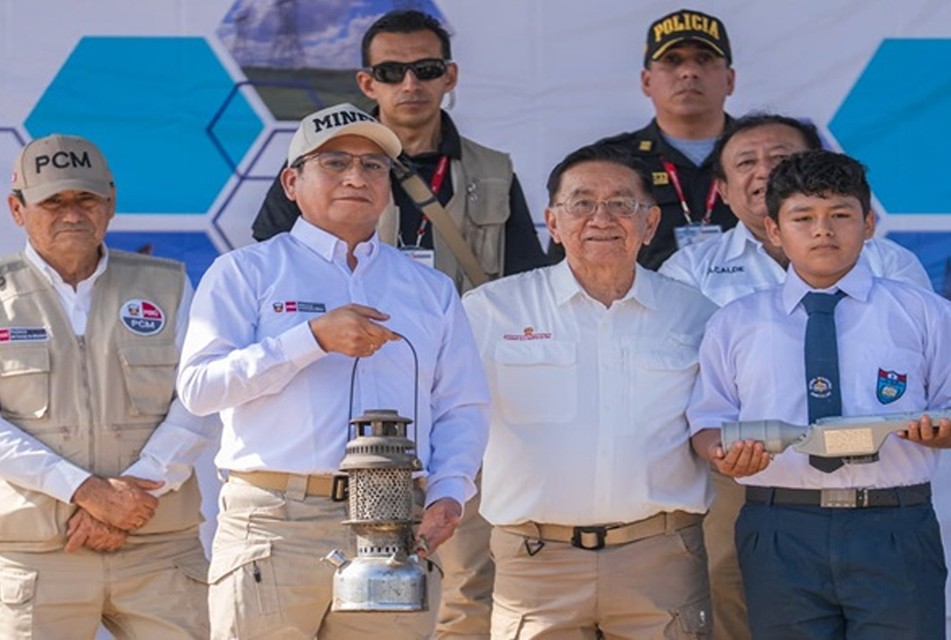 MINEM PUSO EN FUNCIONAMIENTO OBRAS QUE BRINDAN ENERGÍA ELÉCTRICA A 25 LOCALIDADES DE OLMOS – RCR Peru