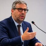 PIERO CORVETTO “MINTIÓ A UN PUEBLO” Y DEBERÍA SER EXPULSADO DE LA HERMANDAD DEL SEÑOR DE LOS MILAGROS, AFIRMA POLITÓLOGO LUIS NUNES – RCR Peru