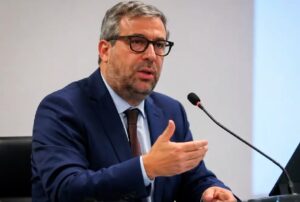 PIERO CORVETTO “MINTIÓ A UN PUEBLO” Y DEBERÍA SER EXPULSADO DE LA HERMANDAD DEL SEÑOR DE LOS MILAGROS, AFIRMA POLITÓLOGO LUIS NUNES – RCR Peru