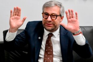 ES IRREGULAR E IMPROCEDENTE LA RENUNCIA DE PIERO CORVETTO A LA ONPE – RCR Peru