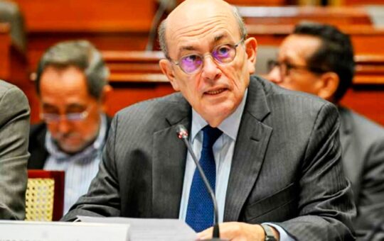 HUGO DE ZELA RENUNCIA A LA CANCILLERÍA Y ACUSA AL PRESIDENTE BALCÁZAR DE «MENTIRA FLAGRANTE» – RCR Peru