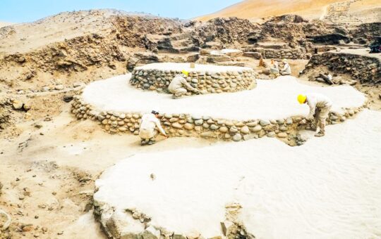 DESCUBREN OBSERVATORIO ASTRONÓMICO DE 5.000 AÑOS EN ÁSPERO, ANTIGUA CIUDAD PESQUERA, EN BARRANCA – RCR Peru