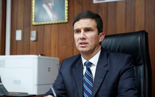 PERÚ PUEDE PERDER AUGE DEL COBRE SI NO DESTRABA PROYECTOS NI CONTROLA AVANCE DE LA MINERÍA ILEGAL, ADVIERTE EXMINISTRO INCHÁUSTEGUI – RCR Peru