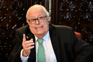 ERNESTO ZUNINI, SECRETARIO DE JUNTOS POR EL PERÚ, CRITICA LAS DECLARACIONES DE JULIO VELARDE EN EL BCR – RCR Peru