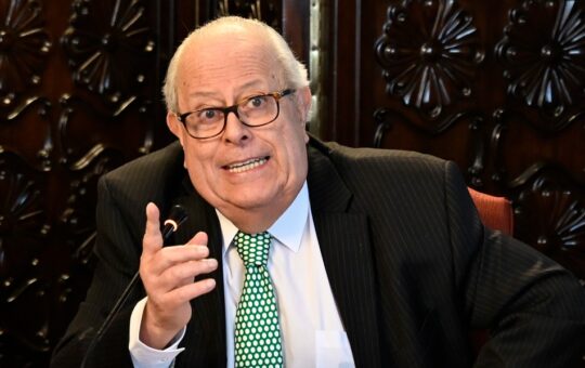 ERNESTO ZUNINI, SECRETARIO DE JUNTOS POR EL PERÚ, CRITICA LAS DECLARACIONES DE JULIO VELARDE EN EL BCR – RCR Peru