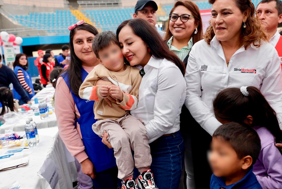 MINISTRA DE LA MUJER ENTREGA ASISTENCIA ECONÓMICA A 1575 MENORES EN ORFANDAD DE CAJAMARCA POR MÁS DE S/1 MILLÓN – RCR Peru