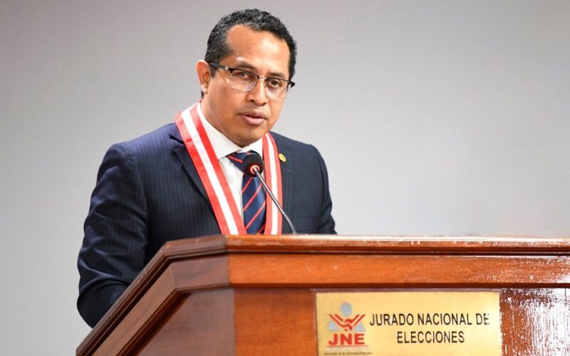 PRESIDENTE DEL JNE, ROBERTO BURNEO, DEBIÓ SUSPENDER LAS ELECCIONES 2026, SOSTIENE ANALISTA MIGUEL SANTILLANA – RCR Peru