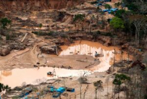 CONFIEP ALERTA SOBRE EXPANSIÓN DE LA MINERÍA ILEGAL Y SU INFILTRACIÓN EN EL PODER POLÍTICO – RCR Peru