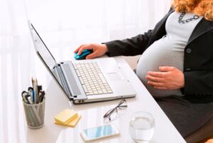 MADRES TRABAJADORAS TIENEN DERECHO A DESCANSO PRE Y POSTNATAL EN CUALQUIER TIPO DE EMPRESA – RCR Peru