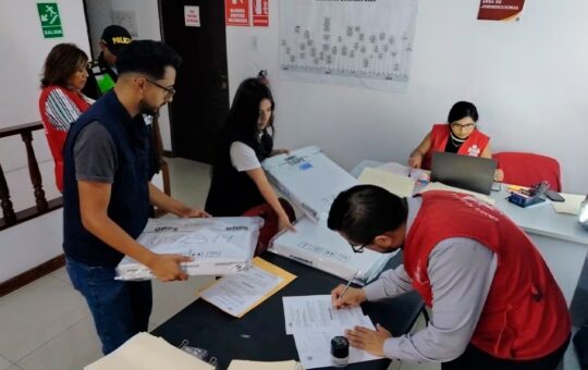 AUDITORIA DEL JNE SOBRE LA PRIMERA VUELTA SERÍA “UN SALUDO A LA BANDERA”, AFIRMA ANALISTA CÉSAR ZAMORA – RCR Peru