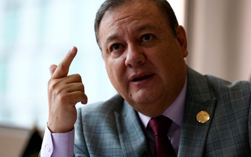EXMINISTRO DE ECUADOR JUAN ZAPATA AFIRMA QUE LOS CHONEROS EXPANDEN MINERÍA ILEGAL Y MAFIAS EN CAJAMARCA Y PIURA – RCR Peru
