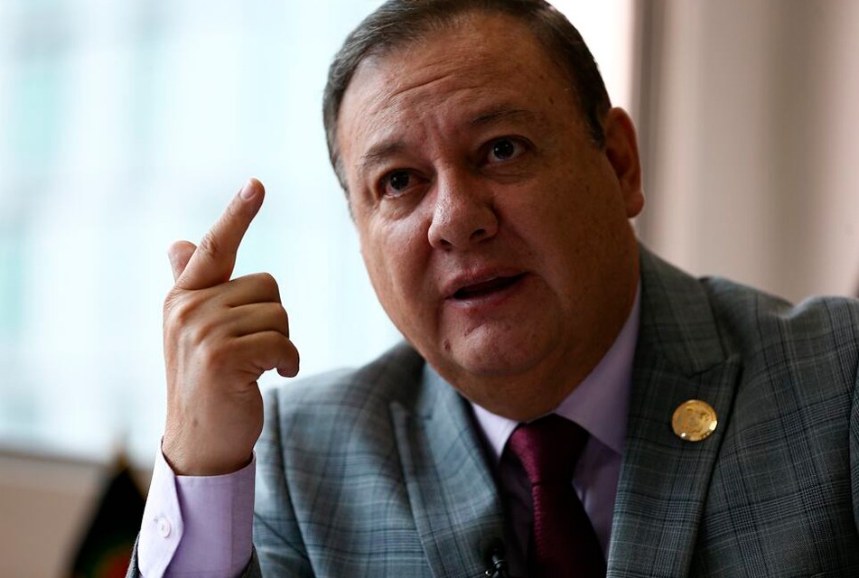 EXMINISTRO DE ECUADOR JUAN ZAPATA AFIRMA QUE LOS CHONEROS EXPANDEN MINERÍA ILEGAL Y MAFIAS EN CAJAMARCA Y PIURA – RCR Peru