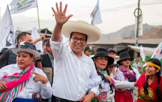 LA NUEVA IZQUIERDA NACE EN LAS REGIONES, NO EN LIMA, SOSTIENE PAULO VILCA, POLITÓLOGO DEL IEP – RCR Peru
