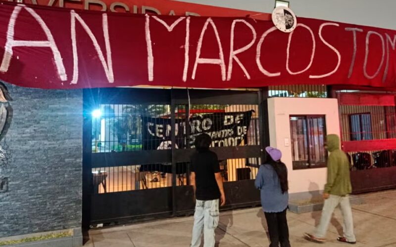ESTUDIANTES TOMAN LA CIUDAD UNIVERSITARIA CONTRA LA REELECCIÓN DE AUTORIDADES – RCR Peru