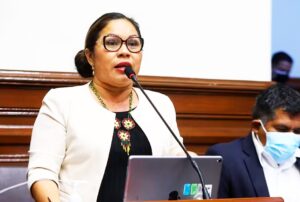 “CONGRESISTA Y PROFESORA FRANCIS PAREDES HACE QUEDAR MAL AL MAGISTERIO POR ACUSACIONES DE CORRUPCIÓN” – RCR Peru