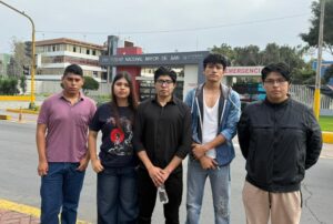 GRUPO DE ESTUDIANTES DE LA UNMSM EXIGEN EL RETORNO INMEDIATO A LAS CLASES PRESENCIALES TRAS TOMA DEL CAMPUS – RCR Peru