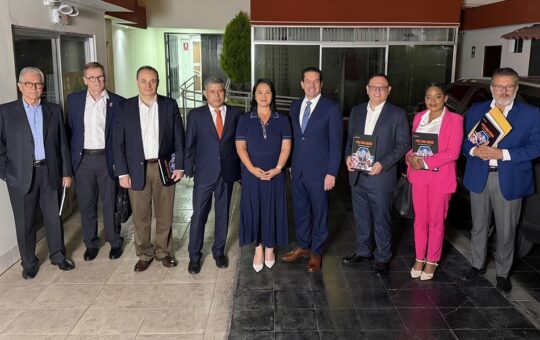«BUSCAMOS DESARROLLO CON ORDEN» – RCR Peru