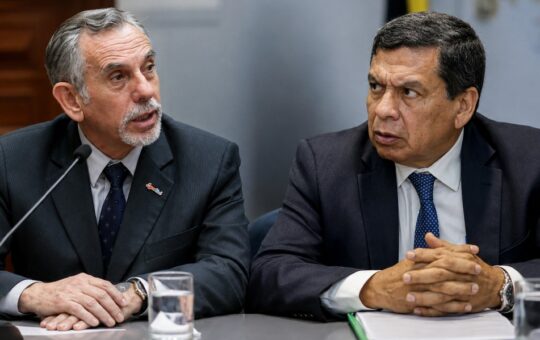 “FUERZA POPULAR DESPERDICIÓ LA OPORTUNIDAD DE DESNUDAR LAS CONTRADICCIONES DE ROBERTO SÁNCHEZ”, AFIRMÓ EL ANALISTA POLÍTICO FAUSTO SALINAS – RCR Peru