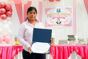 MAESTRA DE LA REGIÓN HUÁNUCO ENTRE LOS MEJORES LECTORES – RCR Peru