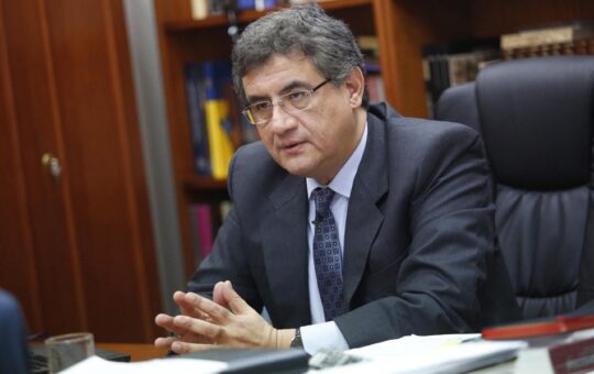 “SÁNCHEZ MIENTE DE MODO DESCARADO Y KEIKO FUJIMORI COMETIÓ UNA TORPEZA AL LLEVAR A JEAN FERRARI”, AFIRMA EXMINISTRO JUAN SHEPUT – RCR Peru