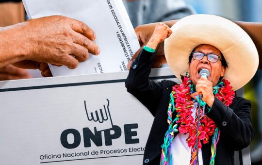 SÁNCHEZ NO ARRASARÁ EN EL SUR COMO PEDRO CASTILLO EN EL 2021, AFIRMA SENADOR ELECTO POR PUNO EDGAR MANCHA – RCR Peru