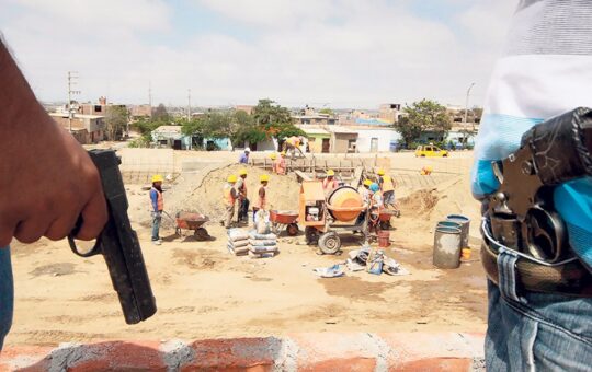 FENATRACC LIDERA RED DE EXTORSIÓN EN CONSTRUCCIÓN CIVIL CON NEXOS POLÍTICOS, SEGÚN EXPERTO JAIME ANTEZANA – RCR Peru