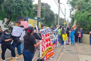 DENUNCIAN EL DESPIDO DE 2,000 TRABAJADORES EN LA DIRIS LIMA SUR Y EXIGEN INTERVENCIÓN DEL MINISTERIO DE SALUD – RCR Peru