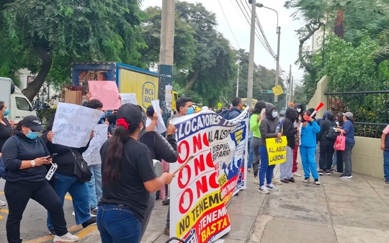 DENUNCIAN EL DESPIDO DE 2,000 TRABAJADORES EN LA DIRIS LIMA SUR Y EXIGEN INTERVENCIÓN DEL MINISTERIO DE SALUD – RCR Peru