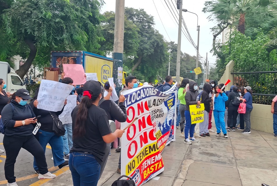 DENUNCIAN EL DESPIDO DE 2,000 TRABAJADORES EN LA DIRIS LIMA SUR Y EXIGEN INTERVENCIÓN DEL MINISTERIO DE SALUD – RCR Peru