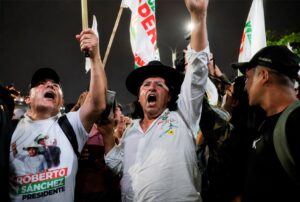 SANTILLANA ADVIERTE LLAMADOS A LA VIOLENCIA DE SECTORES DE IZQUIERDA TRAS DERROTA ELECTORAL EN MESA. – RCR Peru