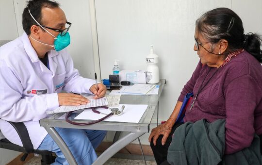PERÚ NECESITA 16.000 MÉDICOS ESPECIALISTAS Y TARDARÁ HASTA 5 AÑOS EN FORMARLOS, ADVIERTE EXVICEMINISTRO HERBERTH CUBA – RCR Peru
