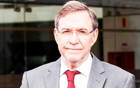 EXPERTOS INTERNACIONALES LLEGAN A TRUJILLO, LIMA Y PIURA PARA ANALIZAR CÓMO LA GEOPOLÍTICA Y LA IA IMPACTAN EN LAS EMPRESAS DE PERÚ – RCR Peru