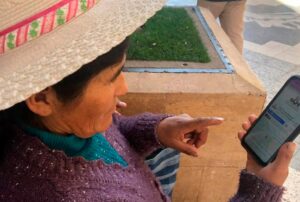 MILES DE PERSONAS EN ZONAS RURALES QUEDAN FUERA DEL SISTEMA POR FALTA DE INTERNET Y ENERGÍA, ADVIERTE DENARIA – RCR Peru