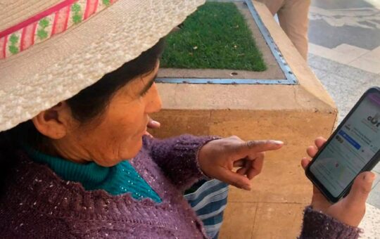 MILES DE PERSONAS EN ZONAS RURALES QUEDAN FUERA DEL SISTEMA POR FALTA DE INTERNET Y ENERGÍA, ADVIERTE DENARIA – RCR Peru