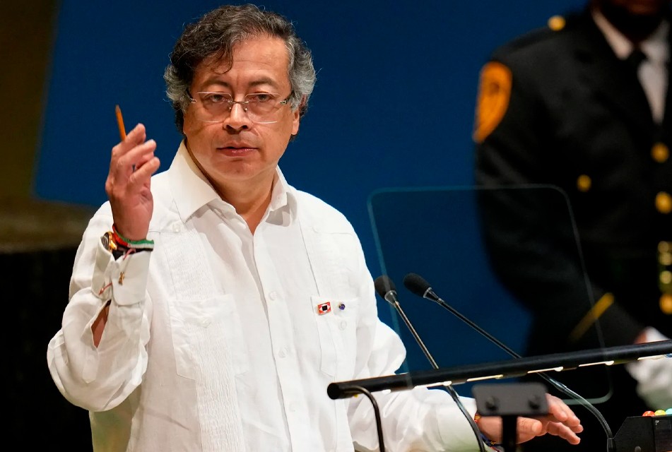 DESAFÍOS DE GOBERNABILIDAD Y EL PAPEL DE GUSTAVO PETRO EN LA OPOSICIÓN – RCR Peru