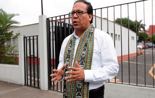 “ROBERTO SÁNCHEZ YA SE QUEDÓ SOLO” Y PREPARA EL TERRENO PARA LA VIOLENCIA QUE VENDRÍA EN PUNO Y CUSCO, ADVIERTE ANALISTA FAUSTO SALINAS – RCR Peru