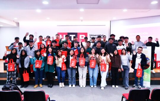 ESTUDIANTES DE AREQUIPA FUERON INFORMADOS SOBRE POTENCIAL GEOLÓGICO NACIONAL Y LA IMPORTANCIA DE LA PRODUCCIÓN DE MINERALES CRÍTICOS – RCR Peru