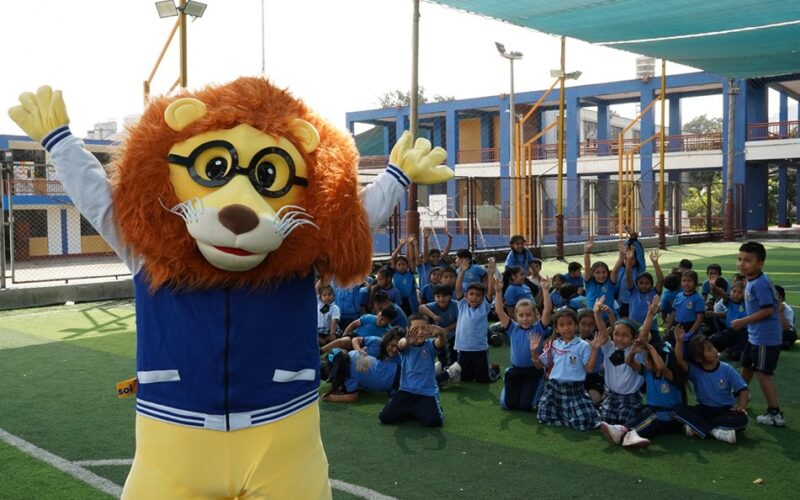 28.820 ESTUDIANTES BENEFICIADOS CON BIBLIOTECA MÓVIL LEO A BORDO – RCR Peru