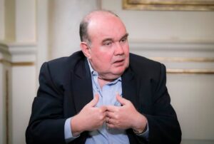 JNE DEBE CONMINARLO A ACEPTAR SU ELECCIÓN COMO SENADOR, SEÑALA JOSÉ OVIEDO, EXPERTO EN DERECHO PARLAMENTARIO – RCR Peru