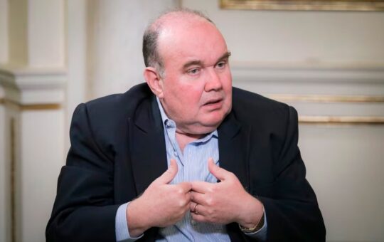 JNE DEBE CONMINARLO A ACEPTAR SU ELECCIÓN COMO SENADOR, SEÑALA JOSÉ OVIEDO, EXPERTO EN DERECHO PARLAMENTARIO – RCR Peru